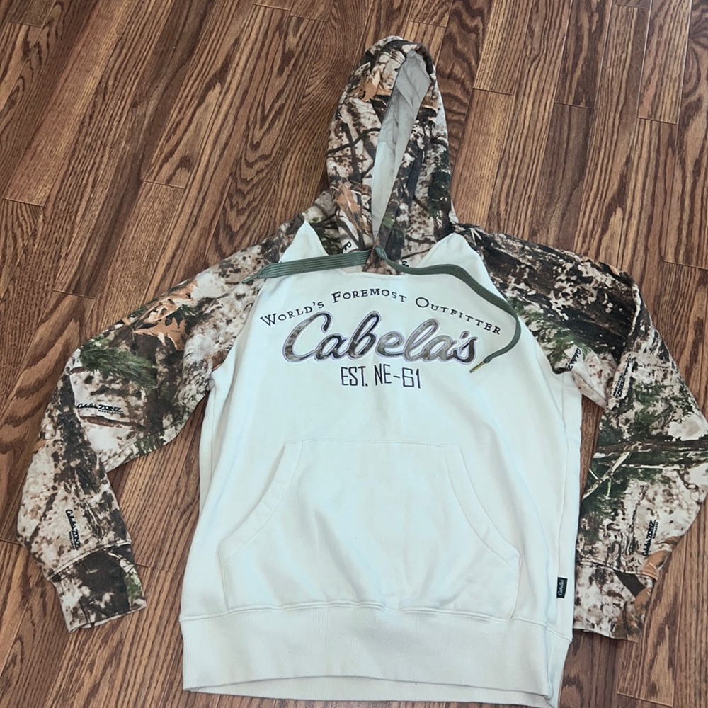 Cabelas camo hoodie size Small.